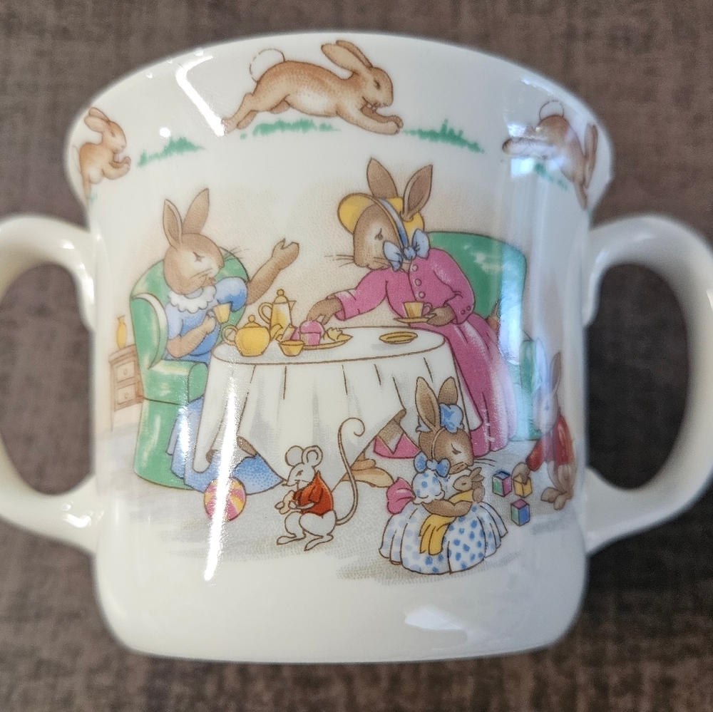 Royal Doulton Bunnykins Hug-a-mug "Afternoon Tea" 2-handle mug